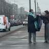 Сотрудник «Мостотреста» спас тонущую женщину на Индустриальном мосту