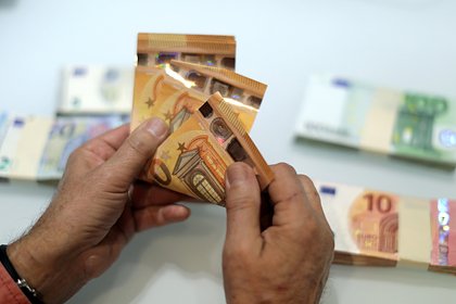 Суд подтвердил запрет на вывоз наличных евро в Россию для одной цели