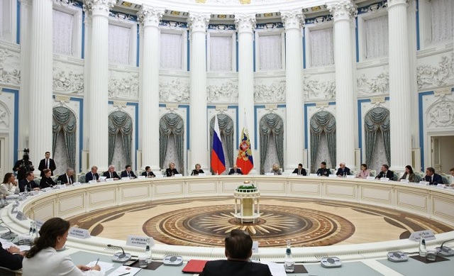 Глава Мордовии, председатель комиссии Госсовета по семье Артём Здунов принял участие в первом заседании Совета при Президенте РФ по демографии