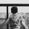 Благовещенцы увидели в окне дома на пятом этаже ребенка