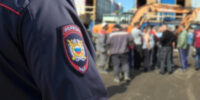 Полицейского из Астрахани подозревают в торговле «красивыми» номерами