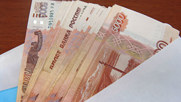 Суд оштрафовал внучку за кражу 500 тыс руб с помощью билетов "Банка приколов"