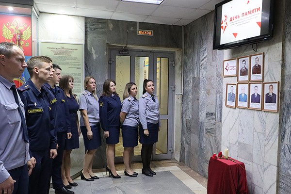 Сотрудники УФСИН почтили память коллег, погибших при исполнении долга Сотрудники УФСИН почтили память коллег, погибших при исполнении долга
