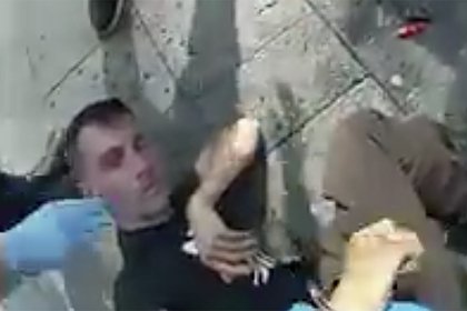 Мужчина восемь раз ударил ножом 11-летнюю туристку в Европе Мужчина восемь раз ударил ножом 11-летнюю туристку в Европе