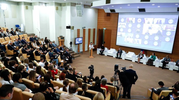 Яна Лантратова: куклы становятся оружием идеологической войны