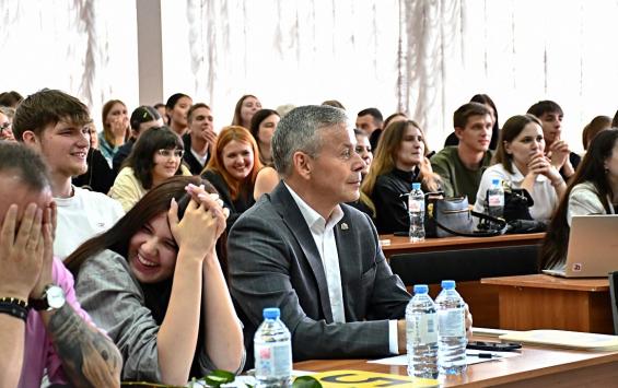 Студенты курской академии госслужбы сразились за первый Кубок ректора по КВН