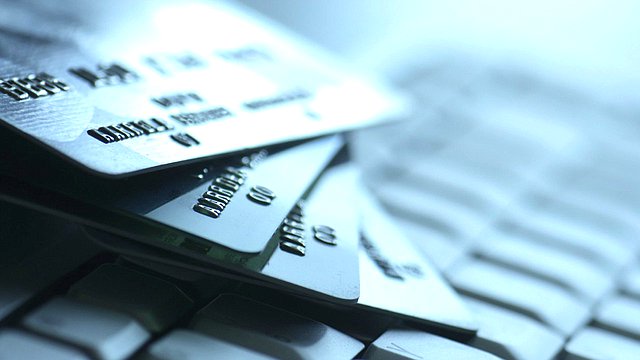 Председатель ГД проводит опрос об ограничении лимита банковских карт для борьбы с мошенничеством