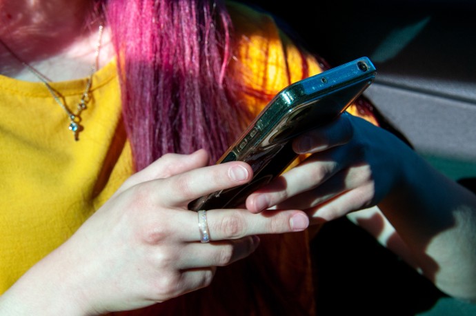 Призывы к суициду назвали главной опасностью для подростков в соцсетях