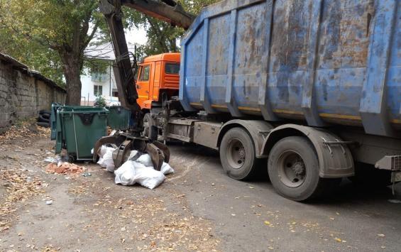 В Курске ликвидировали незаконную свалку и очистили три контейнерные площадки В Курске ликвидировали незаконную свалку и очистили три контейнерные площадки