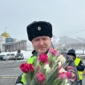 Инспекторы ДПС подарили сахалинкам цветы в честь 8 Марта