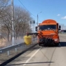 В Приамурье спецтехника чистит барьерные ограждения на трассах