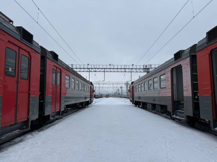 Более 10 поездов задерживаются на границе Прикамья и Свердловской области Более 10 поездов задерживаются на границе Прикамья и Свердловской области