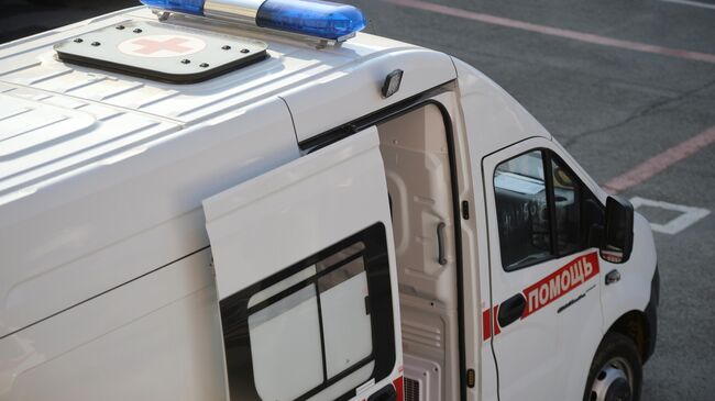 В Петербурге внедорожник сбил двух пешеходов на остановке В Петербурге внедорожник сбил двух пешеходов на остановке