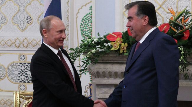 Путин и Рахмон выразили удовлетворенность итогами переговоров