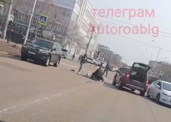 В центре Благовещенске Land Cruiser сбил женщину