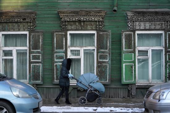 Беременным школьницам в Кузбассе будут выплачивать по 100 тысяч рублей