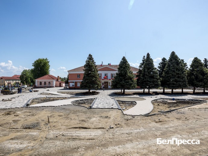 В Ракитном полным ходом идёт капремонт главной площади В Ракитном полным ходом идёт капремонт главной площади