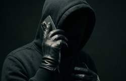 "Сотрудник финмониторинга" убедил горожанку "обезопасить" почти полмиллиона "Сотрудник финмониторинга" убедил горожанку "обезопасить" почти полмиллиона