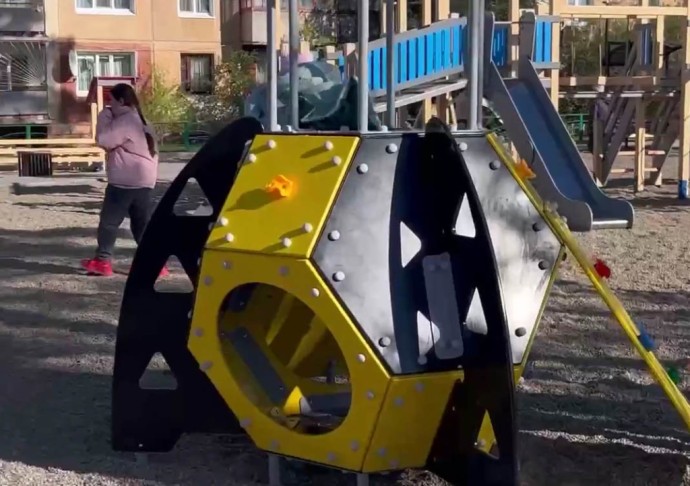 В военном городке Улан-Удэ появилась площадка для детей и спорта В военном городке Улан-Удэ появилась площадка для детей и спорта