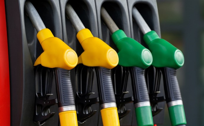 Бензин снова обновил рекорд: АИ-92 подорожал до 74,3 тыс. рублей за тонну Бензин снова обновил рекорд: АИ-92 подорожал до 74,3 тыс. рублей за тонну