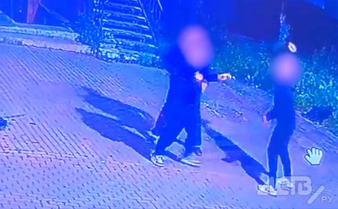 Предшествовавший убийству конфликт у бара в Южно-Сахалинске попал на видео Предшествовавший убийству конфликт у бара в Южно-Сахалинске попал на видео