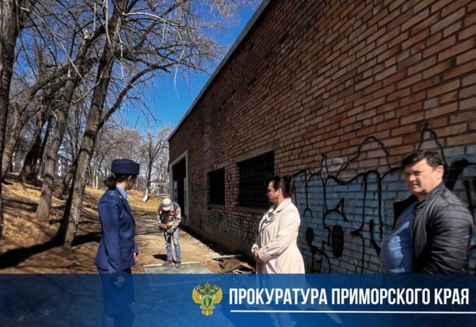 Чуть не погибла. В Приморье школьница провалилась в колодец