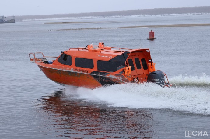 Из Якутска в Нижний Бестях начали курсировать пассажирские катера Из Якутска в Нижний Бестях начали курсировать пассажирские катера