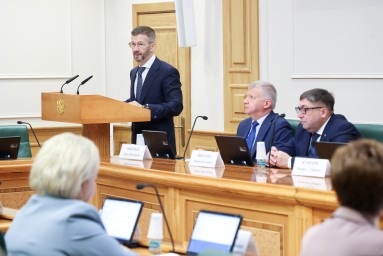 На Чукотке учителям, чьи ученики сдали ЕГЭ минимум на 95 баллов, дают премию