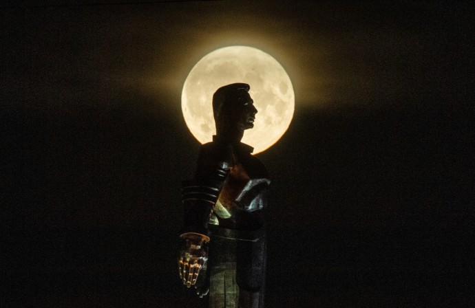 Кравченко: Москвичи смогут увидеть суперлуние 4 декабря