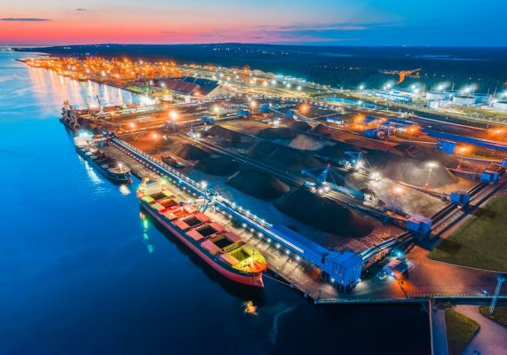 Российские порты на Балтике загружают углем для Европы Российские порты на Балтике загружают углем для Европы