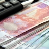Суд обязал доплатить сотруднице компании более 100 тыс руб премии к 8 марта