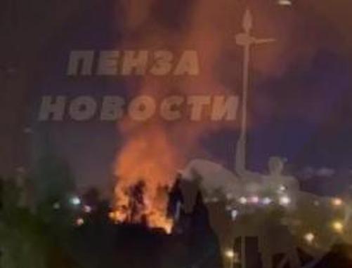 В пензенском микрорайоне Шуист произошел серьезный пожар В пензенском микрорайоне Шуист произошел серьезный пожар