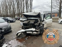 Водитель "Крайслера" получил травмы при столкновении с "Тойотой" и "Опелем"