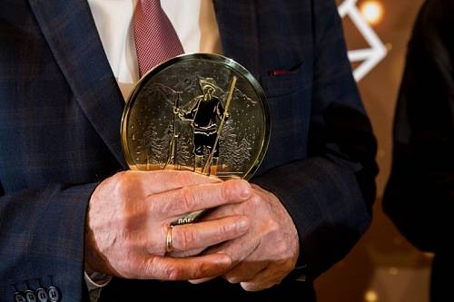 Короткий список номинантов премии «Дальний Восток» имени Арсеньева объявят 20 октября Короткий список номинантов премии «Дальний Восток» имени Арсеньева объявят 20 октября