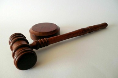 Суд заочно приговорил одного из руководителей «Мемориала»* к 6 годам колонии