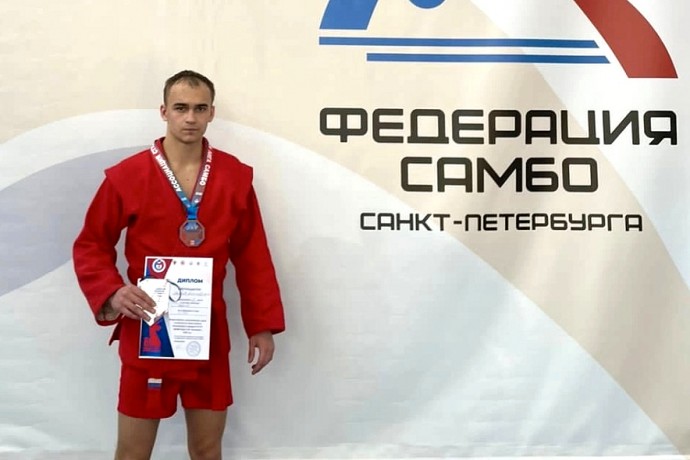Новгородский самбист завоевал серебряную медаль на студенческих соревнованиях