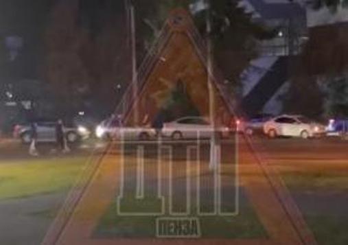 Очевидцы сообщают о массовой аварии на улице Мира в Пензе