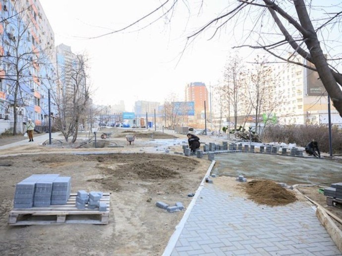 Реконструкция сквера на Некрасовской во Владивостоке близится к завершению