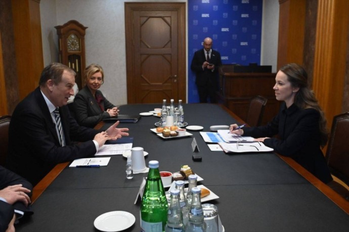 Ирина Шварцман и Александр Дрозденко обсудили достижения системы образования Ленинградской области Ирина Шварцман и Александр Дрозденко обсудили достижения системы образования Ленинградской области