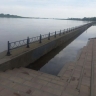 Волга разошлась: вода захлестнула весь нижний ярус астраханских набережных...