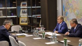 Виталий Савельев обсудил с Александром Хинштейном перспективы развития транспортного комплекса Курской области