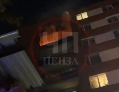 На улице Ульяновской в Пензе из горящей многоэтажки спасли женщину