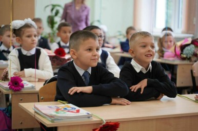 На покупку школьной формы предложили выплачивать по 10 тысяч рублей