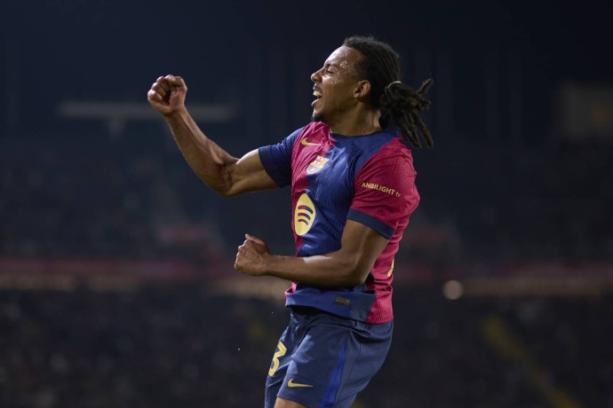 Дубль Кунде принёс «Барселоне» волевую победу над «Айнтрахтом»