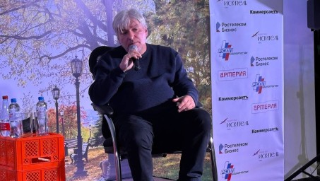 История, кино и творческие планы: как прошла встреча со знаменитым писателем в Уфе