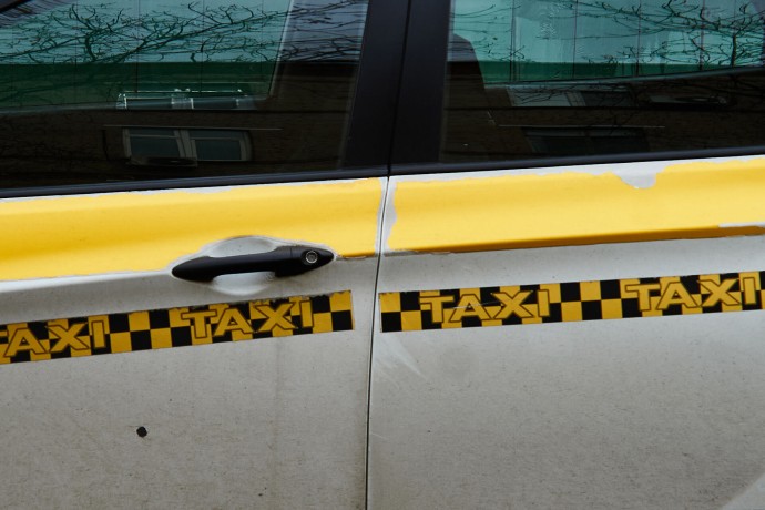 Суд арестовал таксиста после сексуального насилия над девушкой в Москве