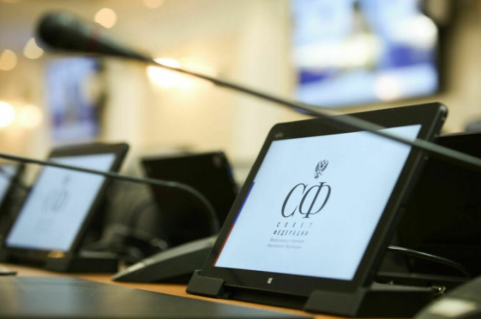 Комитет Совфеда поддержал уравнивание соцгарантий матерей-героинь и Героев Труда