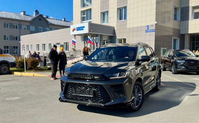 Губернатор вручил сахалинским ветеранам спецоперации ключи от автомобилей с ручным управлением