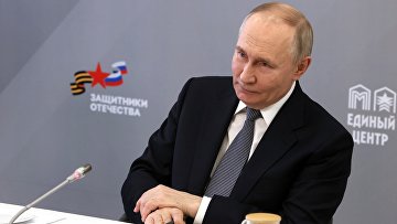 Путин встретился с сотрудниками и подопечными фонда "Защитники Отечества"