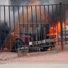 На улице Кирова в Пензе горящую иномарку тушили пять человек